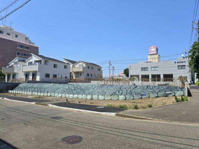 【建築条件なし売地】全8区画42坪～50坪超、JR東海道線「辻堂」駅・小田急江ノ島線「湘南台」駅にアクセス!! こだわりの間取りで建築頂けます。 ２世帯住宅・木造平屋（１階建て）の建築用地としてもご利用可能です。 