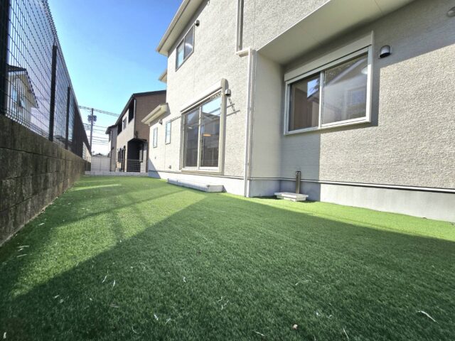 【R６年：築浅戸建】小田急江ノ島線「長後」駅徒歩１０分・北と東側の開発道路に面した平坦地で日当り良好・収納豊富な4LDK駐車スペース3台・一平不動産建築物件!!～いつでもご見学頂けます～