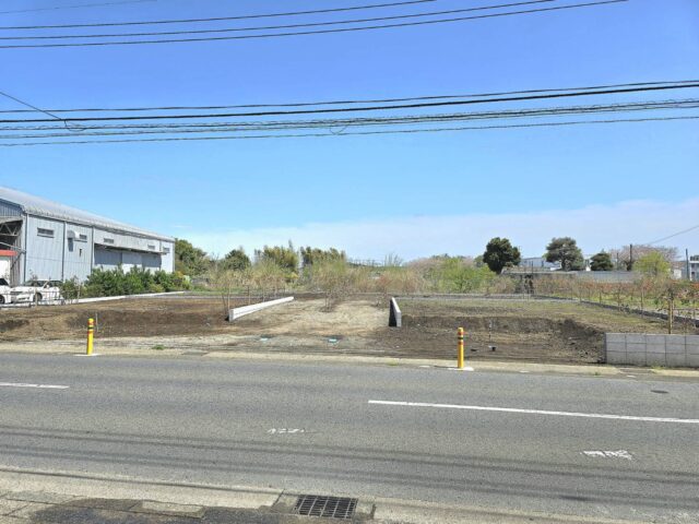 【建築条件付売地】全4区画・敷地広々51坪超・平坦地・日当り良好、小田急江ノ島線「湘南台」駅にアクセス!! こだわりの間取りで建築頂けます。 ２世帯住宅・木造平屋（１階建て）の建築用地としてもご利用可能です。 