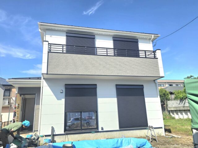 【新築戸建】JR東海道線線「茅ヶ崎」駅徒歩27分・JR相模線「北茅ヶ崎」駅徒歩17分、南道路に接道し平坦地で日当り良好、収納豊富な4LDK・駐車スペース2台!!     ～販売価格変更しました～