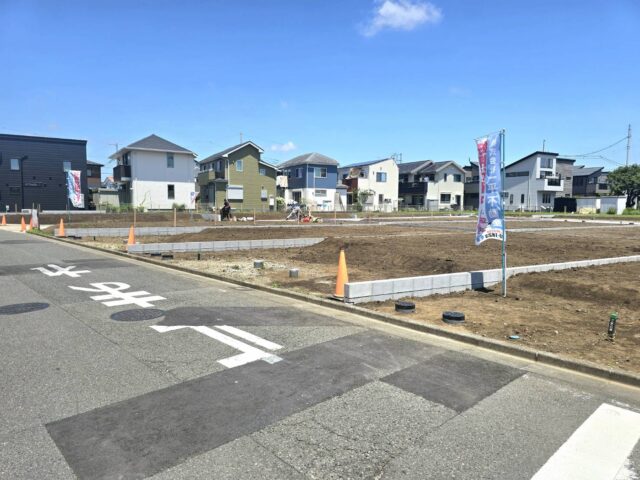 【建築条件付売地】開発分譲地（全16区画）・敷地広々36坪超・日当り良好、小田急江ノ島線など3路線利用の「湘南台」駅へアクセス!! 周辺には公共施設・教育施設・商業施設・大型スーパーなどが点在しています。秋葉台小・中学校学区。 自由設計なのでこだわりのお家を建築頂けます!!