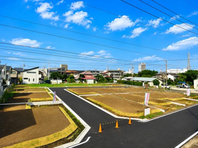 【建築条件付売地】開発分譲地（全16区画）・敷地広々36坪超・日当り良好、小田急江ノ島線など3路線利用の「湘南台」駅へアクセス!! 周辺には公共施設・教育施設・商業施設・大型スーパーなどが点在しています。秋葉台小・中学校学区。 自由設計なのでこだわりのお家を建築頂けます!!