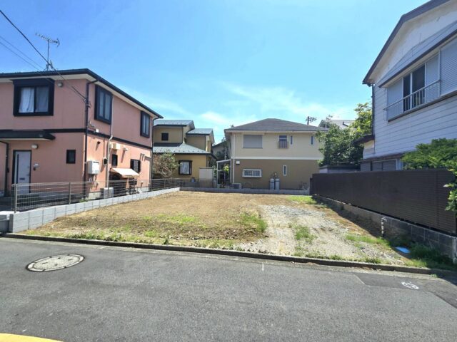 新発売【建築条件付売地】限定１宅地・敷地広々41坪超・日当り良好、小田急江ノ島線など3路線利用の「湘南台」駅より徒歩14分!! こだわりの間取りで建築頂けます。 学区の六会小学校まで徒歩4分!!