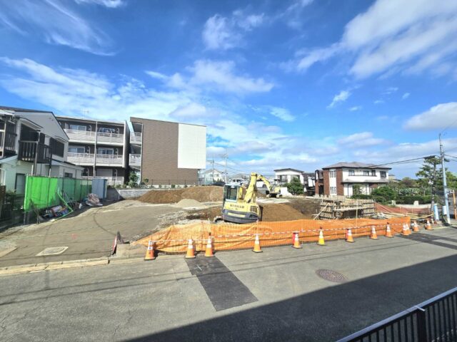 【売地】全4宅地、敷地36坪超え、南道路に面し日当り良好!現地周辺には公共施設・教育施設・医療施設・商業施設・スーパー・公園など点在し、学区の駒寄小学校へ徒歩7分。お好きなハウスメーカー等で建築頂けます!!             ～販売価格変更しました～