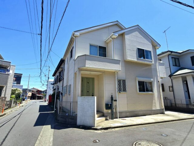 【中古戸建】リビング広々18帖超・主寝室8帖超・角地で日当り良好、駐車場2台、南小学校・寒川東中学校学区、保育園まで徒歩1分!!                    ～ご見学頂けます（事前予約制）～