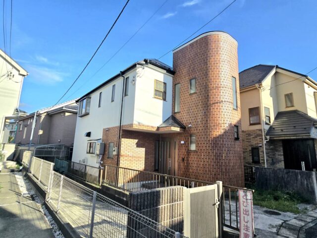 【中古戸建】小田急線「湘南台」駅徒歩17分の閑静な住宅地、日当り良好、令和8年7月内外装フルリフォーム済・駐車スペース1台!! 湘南台小学校・高倉中学校学区。           ～いつでもご見学頂けます（事前予約制）～         